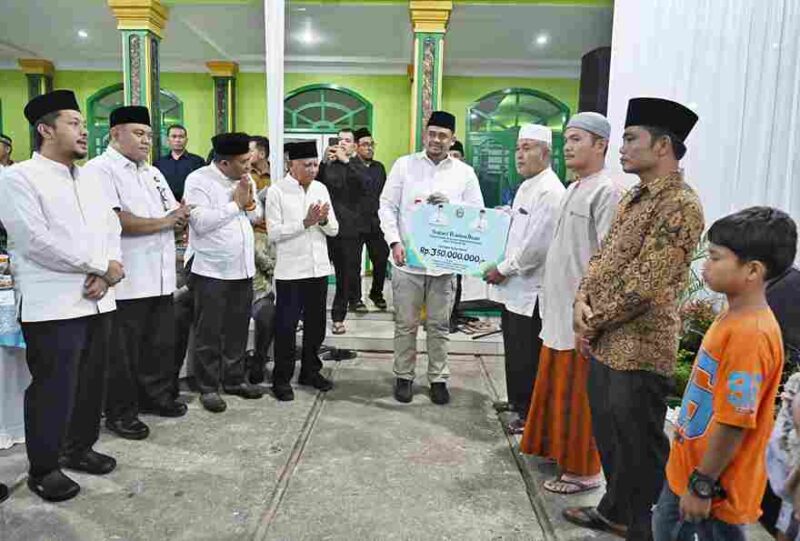 Gubernur Sumatera Utara, Muhammad Bobby Afif Nasution, akan memulai pembangunan tiga ruas jalan di kawasan Sipiongot, Kabupaten Padang Lawas Utara, usai Lebaran 2026.