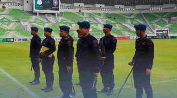 Jelang Kick-Off PSMS vs PSPS, Tim Jibom Brimob Lakukan Sterilisasi Stadion