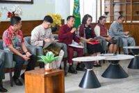 Kepala Badan Pendapatan Daerah Sumut Ardan Noor saat konferensi pers terkait Realisasi Pendapatan Tahun 2025 dan Program Inovatif, Pencapaian Pendapatan Tahun 2026 di Lobby Dekranasda, Kantor Gubernur Sumut, Jalan Diponegoro No. 30, Medan, Kamis (5/3/2026).