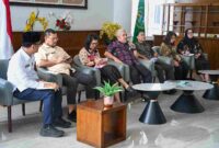 Kepala Dinas Perikanan dan Kelautan Sumut Supriyanto saat konferensi pers terkait realisasi program dan pengawasan perikanan di Lantai 1 Kantor Gubernur Sumut, Jalan Diponegoro No. 30, Medan, Jum'at (13/3/2026). 