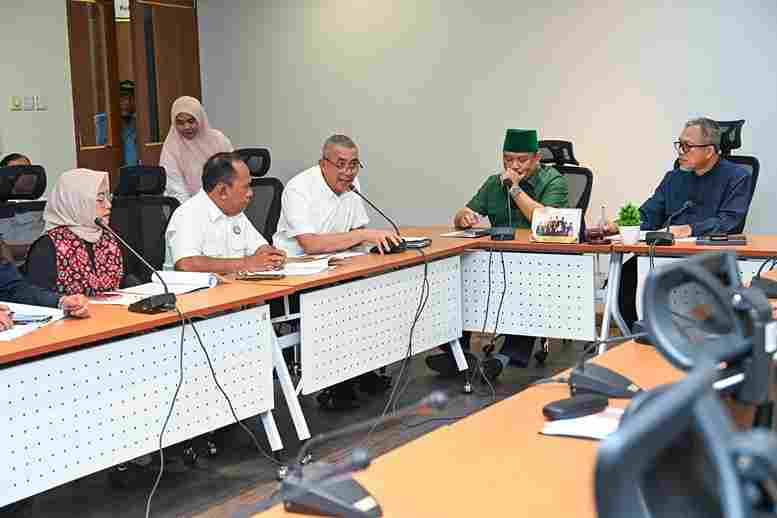 DPRD Sumut menetapkan Tim Seleksi KPID Sumut dalam rapat dengar pendapat bersama Pj Sekdaprov Sulaiman Harahap.