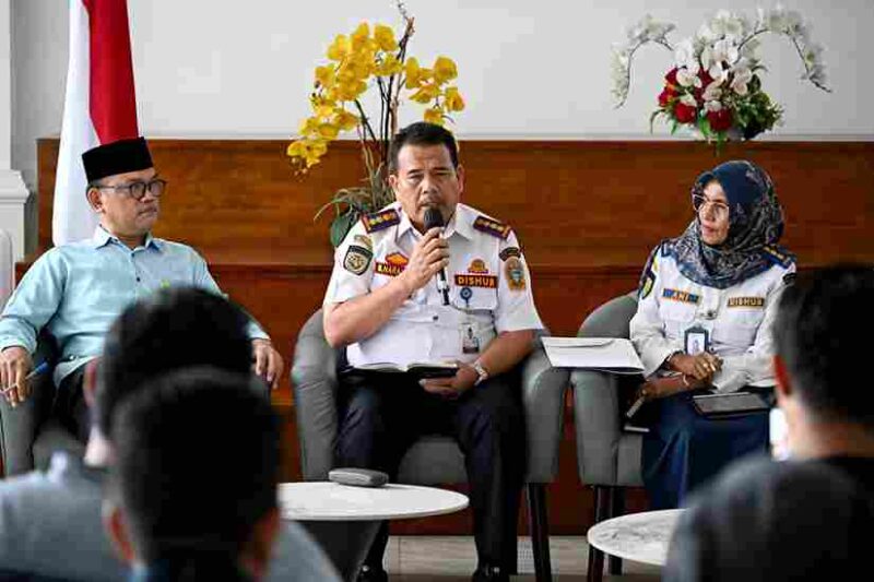 Dinas Perhubungan Provinsi Sumatera Utara, memberikan keterangan Pers kepada awak media terkait “Realisasi Bus Listrik Medan, Binjai, Deliserdang (Mebidang), Mudik Gratis dan Jalur Aman Pulang Kampung