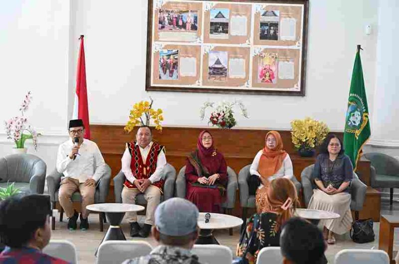 Kepala Badan Pusat Statistik (BPS) Sumut Asim Saputra pada Temu Pers  dengan tema 