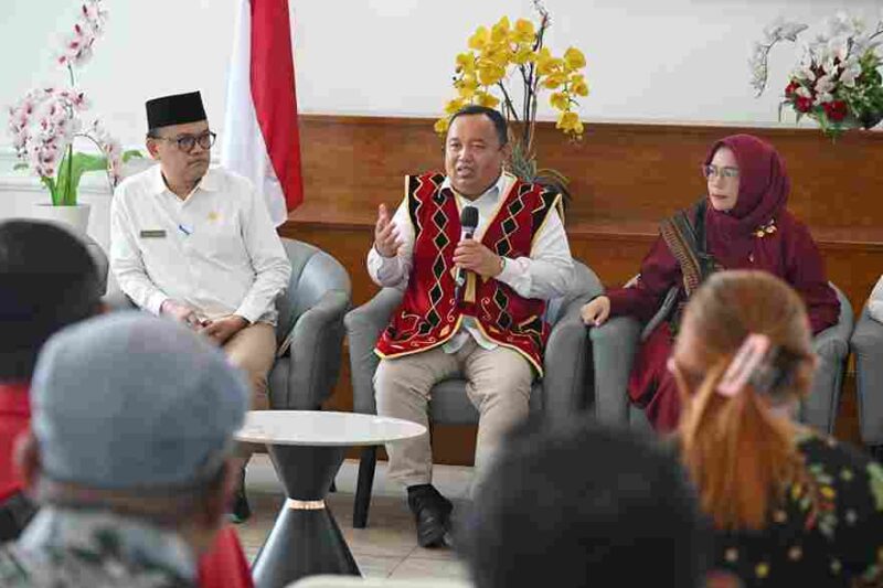 Kepala Badan Pusat Statistik (BPS) Sumut Asim Saputra pada Temu Pers  dengan tema 