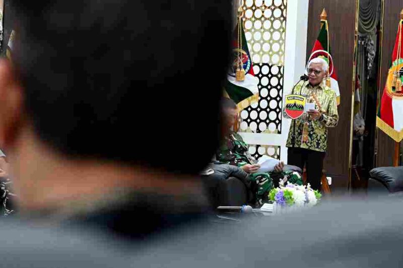 Wakil Gubernur Sumatera Utara (Sumut)  Surya, di damping OPD beserta Forkopimda dan Tokoh Masyarakat / Tokoh Agama, bersilaturahmi Bersama Mentri Koordinator Politik dan Keamanan RI   Djamari Chaniago di Markas Komando Daerah Militer I Bukit Barisan, jalan Gatot Subroto Km 7.5 Medan, Minggu (15/3/2026)