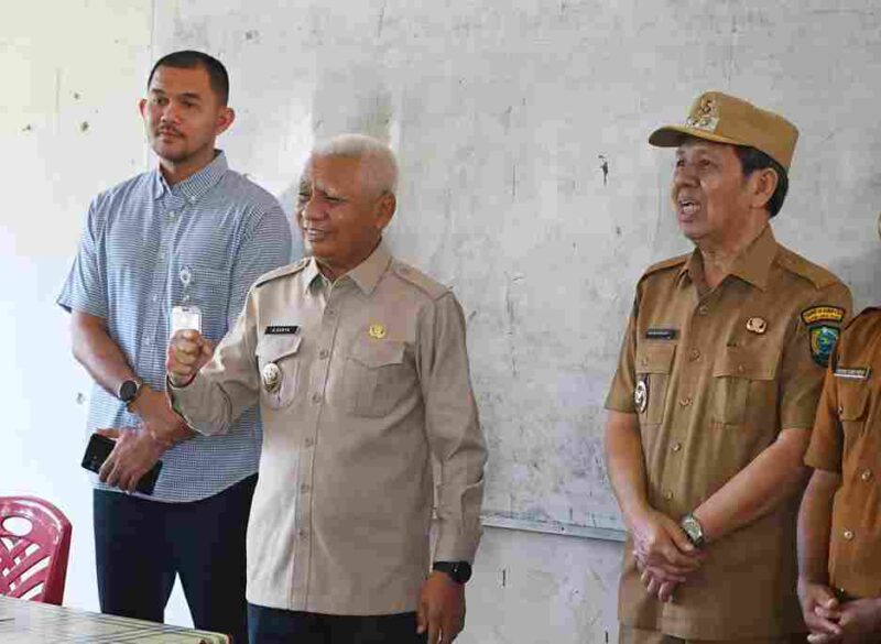 Wakil Gubernur Sumatera Utara, Surya, memotivasi para siswa di SMKN 1 Portibi