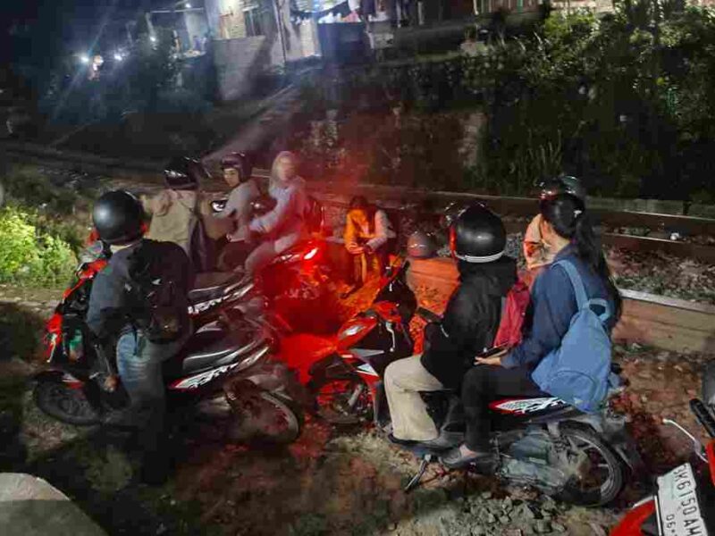 Para penagih utang dari PNM Mekar. 