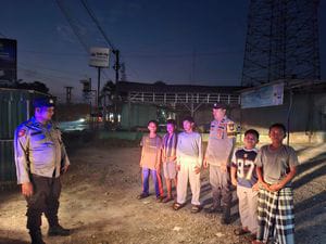 Polsek Pulau Raja melaksanakan Patroli Asmara Subuh pada 1 Maret 2026 untuk menjaga kondusifitas Ramadan 1447 H di wilayah hukum Polres Asahan. Situasi terpantau aman dan terkendali.