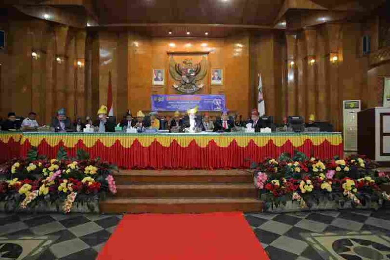 Rapat Paripurna dalam rangka peringatan Hari Jadi ke-80 Kabupaten Asahan digelar di Aula Rambate Rata Raya Sekretariat DPRD Kabupaten Asahan. Kegiatan yang berlangsung pada Senin,16 Maret 2026.