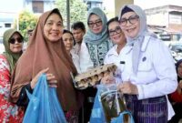 Ketua Tim Penggerak Pemberdayaan dan Kesejahteraan Keluarga (TP PKK) Kabupaten Simalungun, Ny. Hj. Darmawati Anton Achmad Saragih,