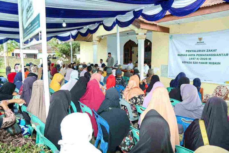 520 mustahik di Kota Pematangsiantar menerima zakat yang disalurkan oleh Badan Amil Zakat Nasional (Baznas) bekerja sama dengan Majelis Ulama Indonesia (MUI) serta Bank Sumut Syariah Cabang Pematangsiantar.