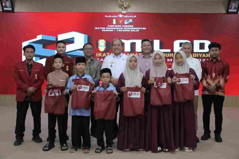Bupati Asahan saat menghadiri peringatan Milad ke-62 Ikatan Mahasiswa Muhammadiyah (IMM) di Aula Kantor Bupati Asahan.