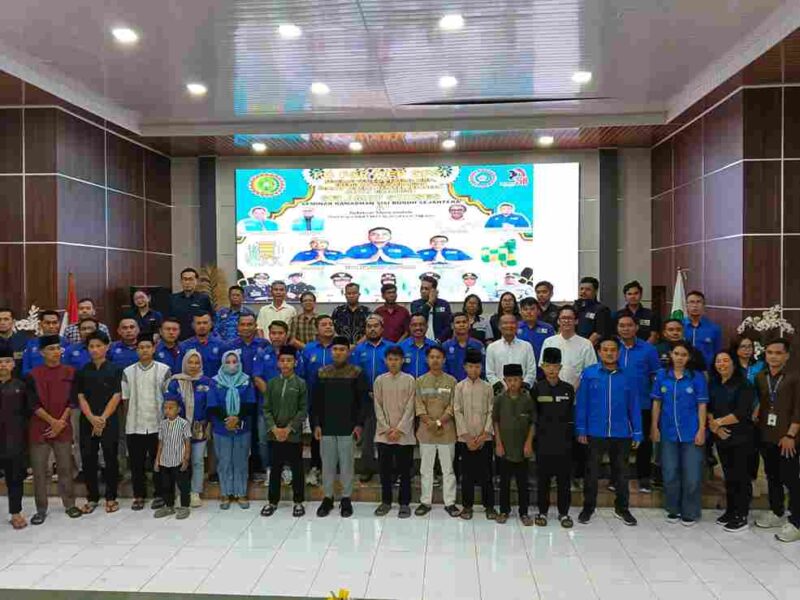 Foto bersama usai kegiatan dialog yang digelar serikat pekerja di Kota Pematangsiantar, Selasa, 17 Maret 2026.