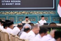 Presiden Prabowo Subianto bersama Wapres Gibran Rakabuming memimpin Sidang Kabinet Paripurna membahas kesiapan pemerintah menghadapi Lebaran 2026, termasuk arus mudik, stabilitas pangan, dan apresiasi semangat toleransi masyarakat selama Ramadan.