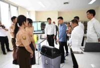 Wakil Presiden Gibran Rakabuming Raka meninjau pelaksanaan pembelajaran berbasis kecerdasan artifisial (Artificial Intelligence/AI) dan literasi digital di SMP Santo Yusup, Bandung, Jawa Barat. Kegiatan yang berlangsung pada Rabu, 4 Maret 2026