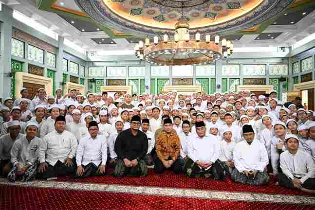 Wapres Gibran Rakabuming Raka saat Safari Ramadan di Pesantren Al Hamid, Cilangkap.