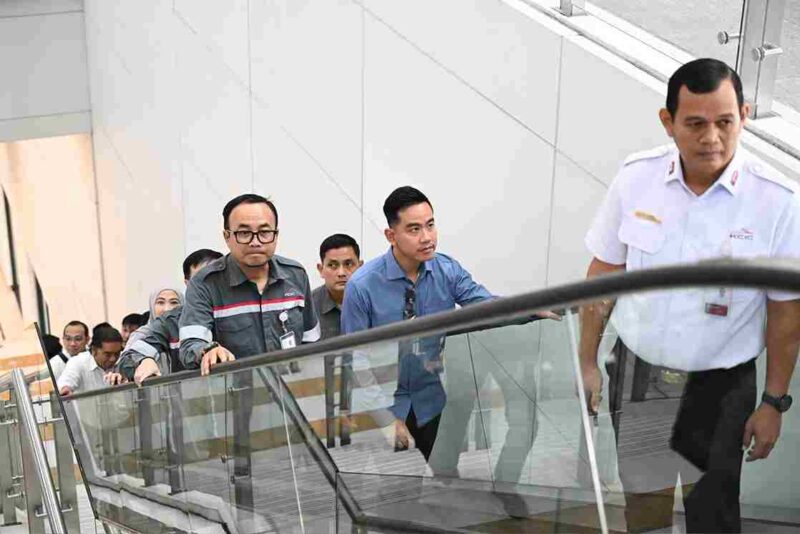 Wakil Presiden Gibran Rakabuming Raka melakukan kunjungan kerja ke Jawa Barat untuk meninjau program penguatan literasi digital dan pelatihan kecerdasan artifisial (AI) bagi generasi muda. Rabu, 4 Maret 2026.