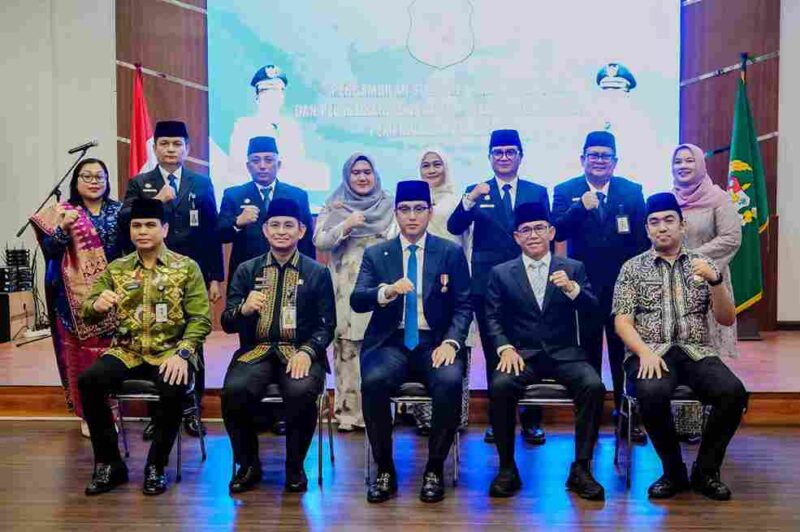 Wali Kota Medan, Rico Tri Putra Bayu Waas, melantik dan mengambil sumpah jabatan empat Pejabat Tinggi Pratama di lingkungan Pemerintah Kota Medan di Ruang Rapat III Kantor Wali Kota.