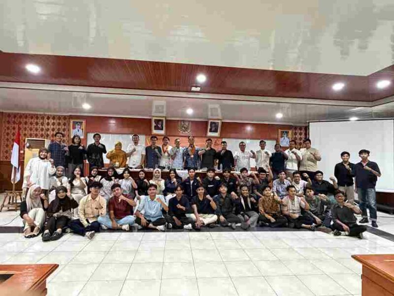 Perhimpunan Mahasiswa Hukum Indonesia (PERMAHI) memperingati Dies Natalis ke-44 melalui kegiatan buka puasa bersama yang diselenggarakan Dewan Pimpinan Cabang (DPC) PERMAHI Banten.