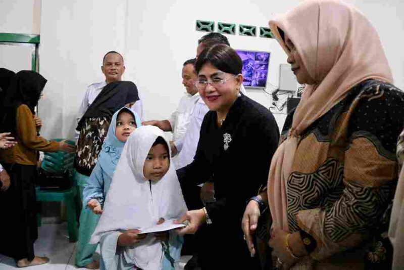 Perumda Tirta Uli menyalurkan bantuan sembako dan tali asih kepada 23 anak Panti Asuhan Putri Aisyiah di Siantar Utara. Ketua TP PKK Pematangsiantar turut hadir dalam kegiatan Ramadhan Berbagi, Selasa 3 Maret 2026.