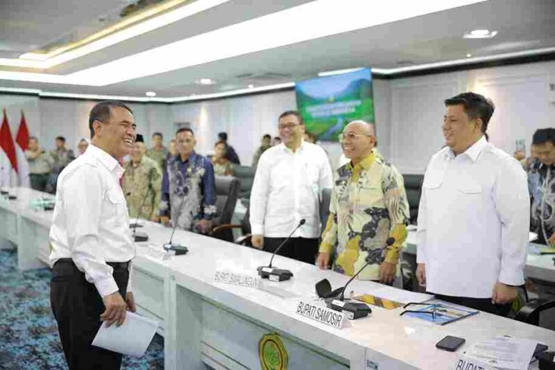 Bupati Samosir Vandiko T. Gultom bertemu dengan Menteri Pertanian Andi Amran Sulaiman di kantor Kementerian Pertanian, Jakarta, Kamis (12 Maret 2026).