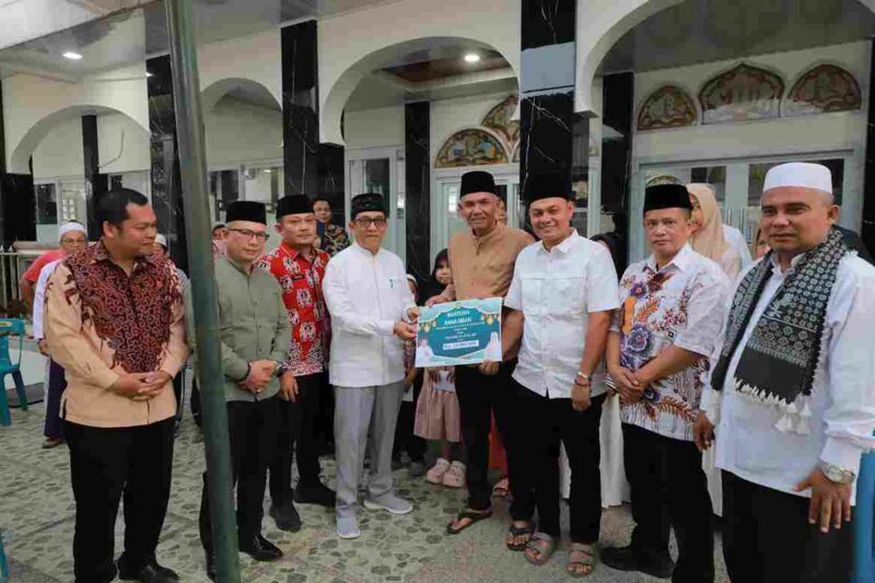 Tim Safari Ramadan Pemerintah Kota (Pemko) Pematangsiantar mengakhiri rangkaian kunjungan Ramadan 1447 Hijriah di Masjid Al Falah, Jalan Padangsidimpuan, Kelurahan Timbang Galung, Kecamatan Siantar Barat.