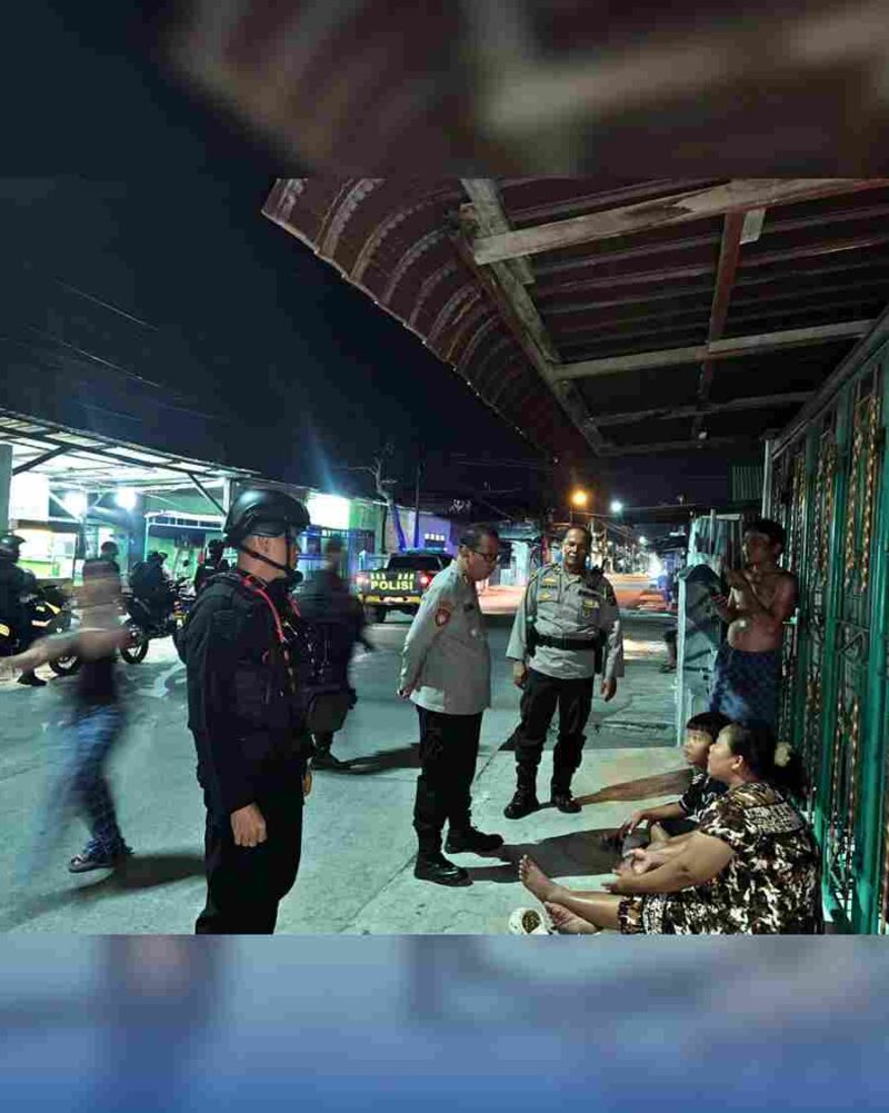 Satuan Brimob Polda Sumatera Utara mengerahkan personel Batalyon A Pelopor untuk mendukung Kegiatan Rutin Yang Ditingkatkan (KRYD) berupa patroli skala besar di wilayah hukum Polres Belawan, Senin hingga Selasa (2–3 Maret 2026).