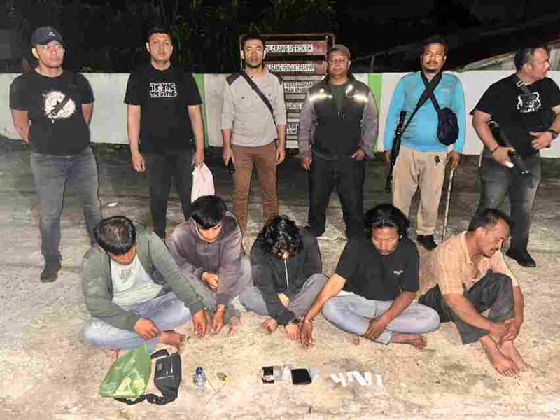 Penggerebekan berlangsung di area bekas Galon Pertamina yang berada di Jalan Besar Siantar–Seribudolok, Dusun Bandar Raya, Kelurahan Seribudolok, Kecamatan Silimakuta, Kabupaten Simalungun.