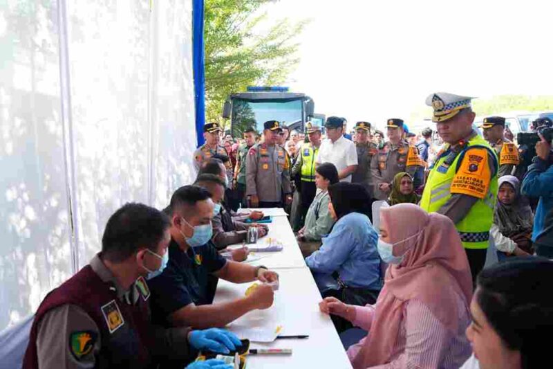 Polda Sumatera Utara menyediakan layanan pemeriksaan kesehatan gratis bagi pemudik dan pengemudi bus di Terminal Bus Amplas sebagai bagian dari program Mudik Gratis Presisi 2026, yang dilaksanakan pada Rabu (18 Maret 2026).