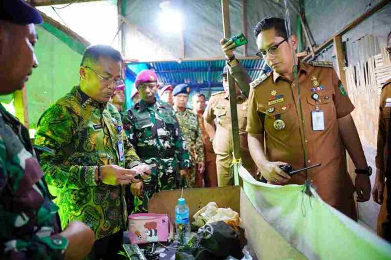 Wali Kota Medan Rico Waas bersama aparat gabungan menyisir sejumlah kawasan rawan narkoba di Belawan.