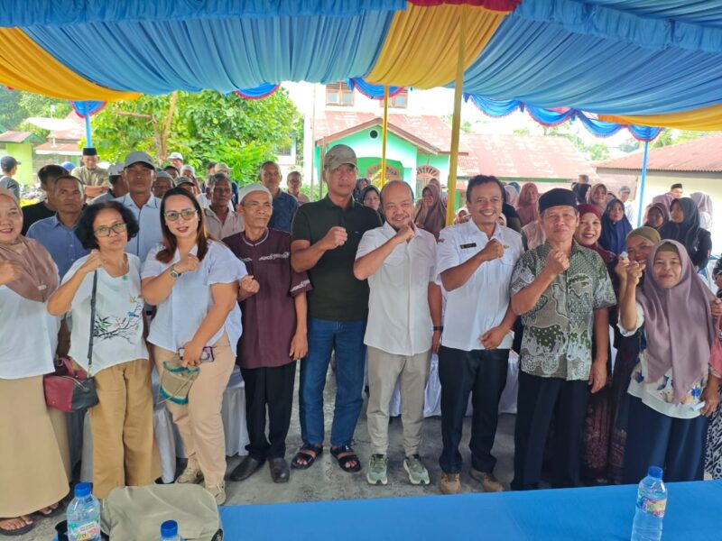 Foto bersama usai kegiatan reses Anggota DPRD Kota Pematangsiantar dari Fraksi Gerindra, Chairuddin Lubis.