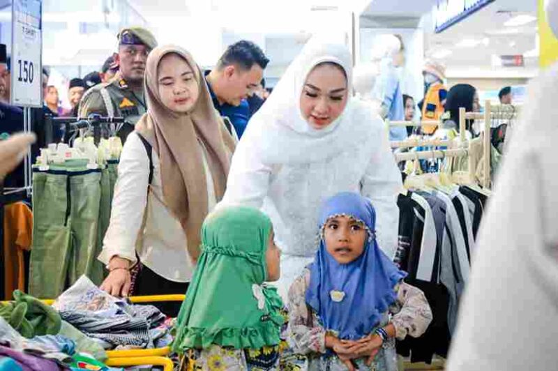 belanja baju Lebaran anak yatim Pemko Medan
