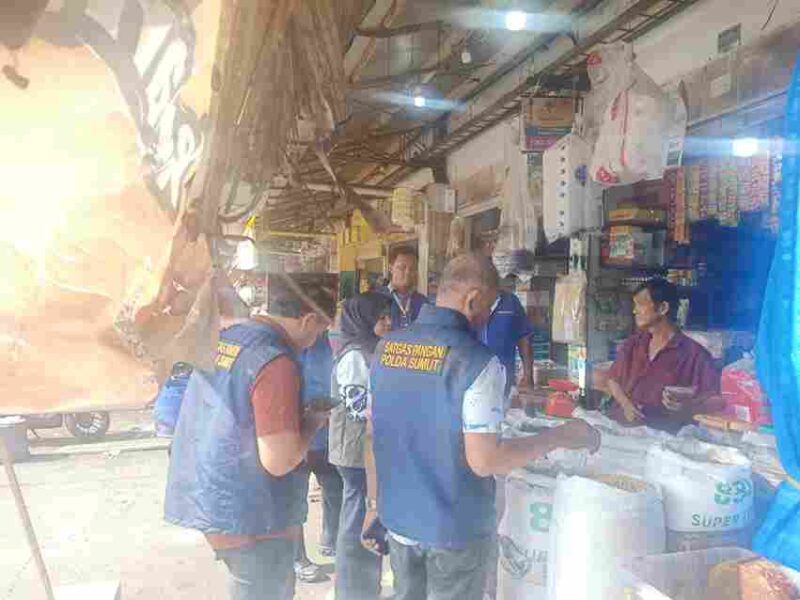 Satuan Tugas (Satgas) Pangan Polda Sumatera Utara melakukan inspeksi mendadak di sejumlah pasar tradisional di Kota Medan untuk memastikan ketersediaan stok serta stabilitas harga bahan pokok penting (bapokting). Kegiatan pengawasan tersebut dilaksanakan pada Jumat, 13 Maret 2026.