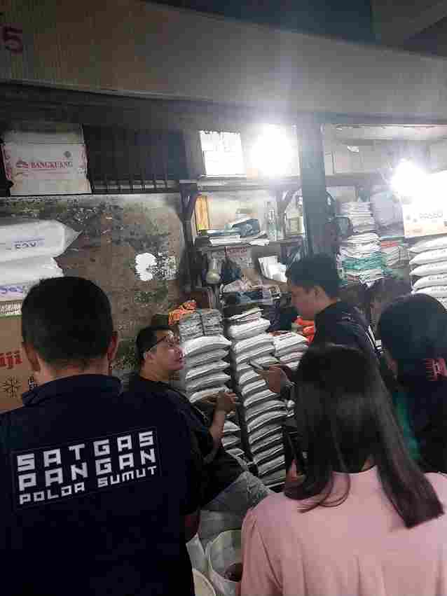 Satuan Tugas (Satgas) Pangan Polda Sumatera Utara melakukan inspeksi mendadak (sidak) di Pusat Pasar Medan untuk memastikan ketersediaan stok serta stabilitas harga bahan pokok penting (bapokting). Kegiatan tersebut berlangsung pada Jumat, 6 Maret 2026, sekitar pukul 10.00 WIB.