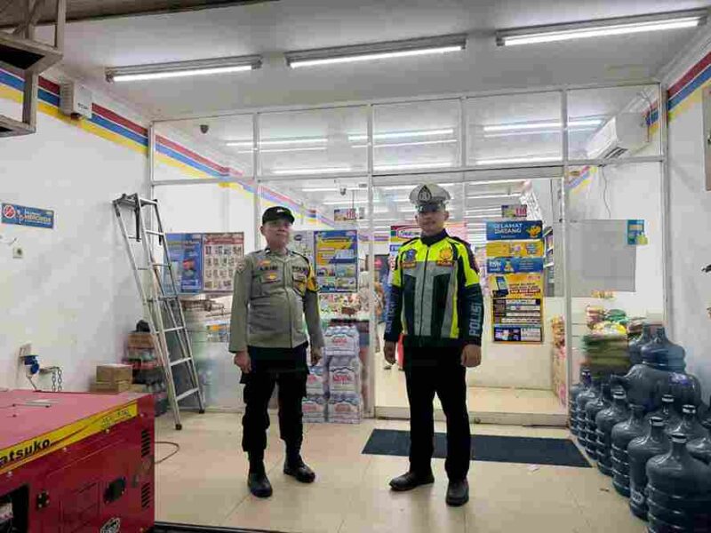 Bhabinkamtibmas Polsek Barumun Tengah melaksanakan kegiatan Patroli Blue Light dan Patroli Dialogis di wilayah hukumnya, Minggu (1/3/2026) pukul 20.00 WIB hingga selesai.