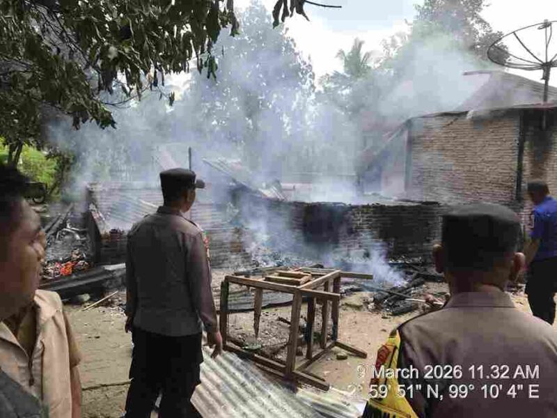 rumah terbakar di gunung malela