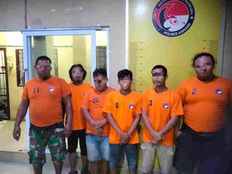 Para tersangka JRTS alias R, HP, SS, AF, RSP, dan MA. 