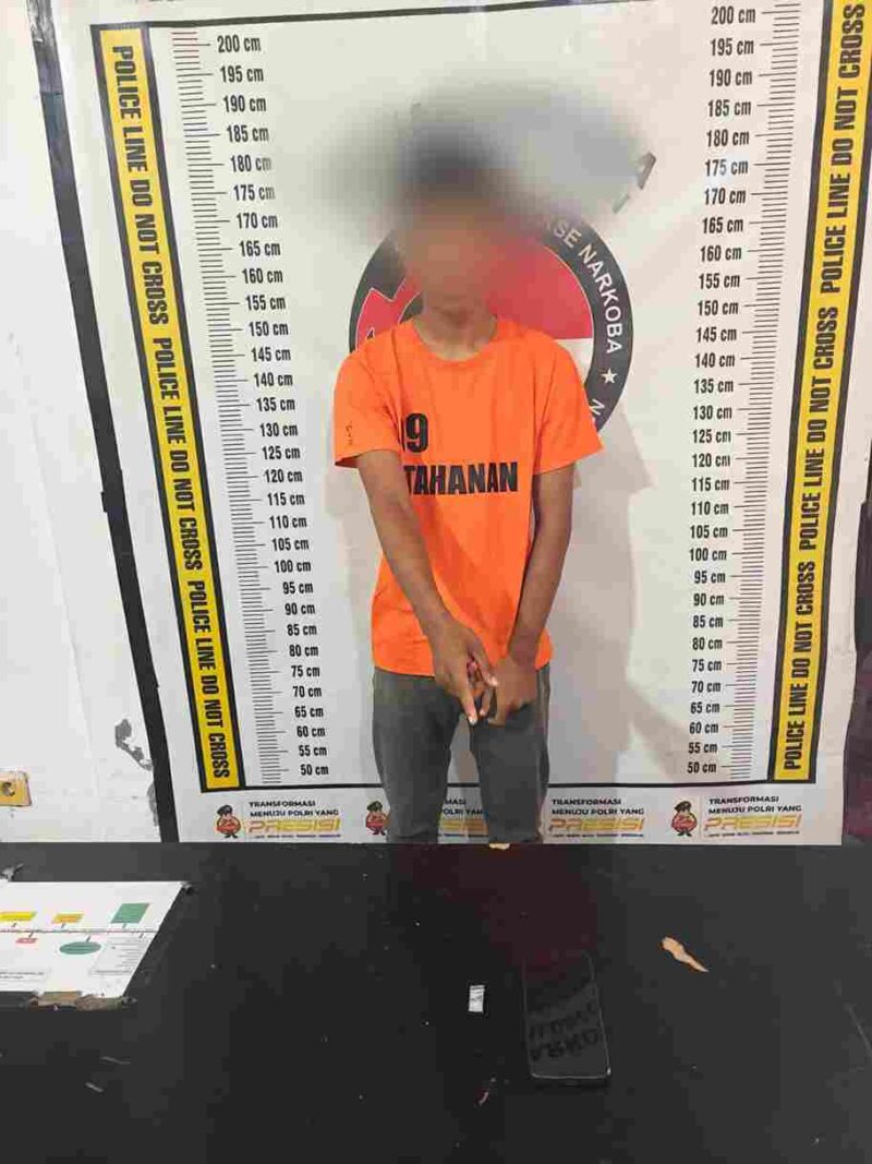 Seorang pemuda berusia 22 tahun berinisial RP tak berkutik saat personel Satuan Reserse Narkoba Polres Simalungun menangkapnya di tengah malam