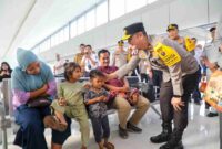 Wakil Kepala Kepolisian Daerah Sumatera Utara, Sonny Irawan, meninjau kesiapan pelayanan dan pengamanan di Stasiun Kereta Api Medan dalam rangka menghadapi arus mudik Lebaran Idul Fitri 1447