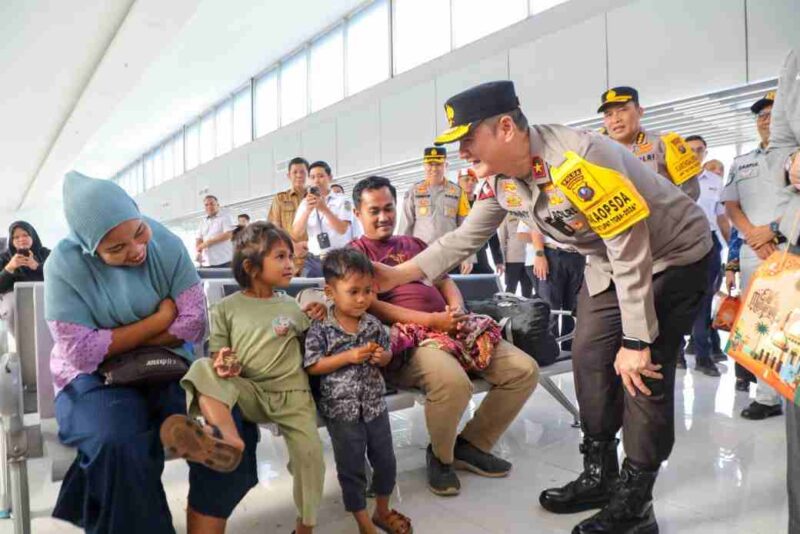 Wakil Kepala Kepolisian Daerah Sumatera Utara, Sonny Irawan, meninjau kesiapan pelayanan dan pengamanan di Stasiun Kereta Api Medan dalam rangka menghadapi arus mudik Lebaran Idul Fitri 1447