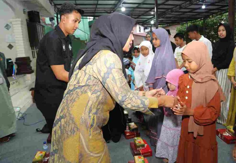 Wakil Wali Kota Pematangsiantar Herlina menghadiri kegiatan Safari Ramadan Pemerintah Kota (Pemko) Pematangsiantar yang digelar di Masjid Al Musyawarah, Jalan Flores Skip II, Kelurahan Bantan, Kecamatan Siantar Barat. Kegiatan yang berlangsung pada Selasa sore, 3 Maret 2026,
