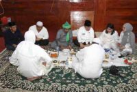 Wali Kota Wesly Silalahi, SH, MKn, bersama Ketua TP PKK, Ny Liswati Wesly, menghadiri silaturahmi dan buka puasa bersama Tuan Guru Batak (TGB) Syekh Dr H Ahmad Sabban El-Rahmany Rajagukguk, MA, di Pondok Persulukan Serambi Babussalam, Nagori Jawa Tongan, Kecamatan Hatonduhan, Kabupaten Simalungun, pada Kamis, 12 Maret 2026 sore