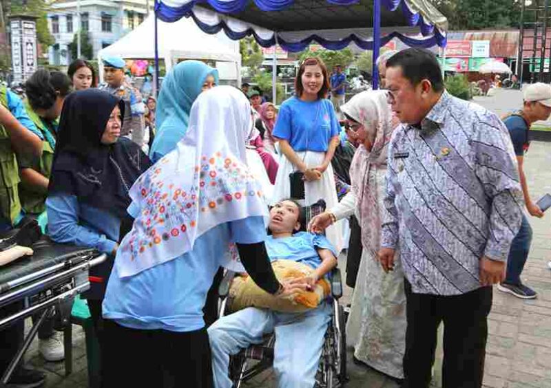 Wali Kota Wesly Silalahi, S.H., M.Kn., bersama Ketua TP PKK Kota Pematangsiantar Ny. Liswati Wesly Silalahi menghadiri kegiatan buka puasa bersama yang digelar Yayasan Rumah Peduli Siantar di Lapangan Parkir Pariwisata, Jalan Merdeka, Kota Pematangsiantar, yang berlangsung pada Minggu, 15 Maret 2026.