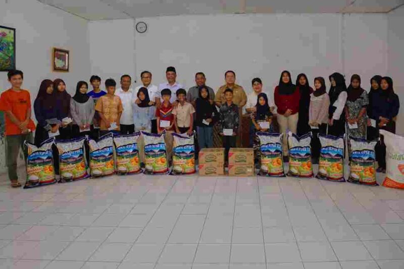 Penyaluran bantuan kepada anak-anak Panti Asuhan Yayasan Islamic Center di Jalan Asahan, Kelurahan Marihat Baris, Kecamatan Siantar, Kabupaten Simalungun, pada Selasa, 10 Maret 2026.