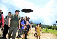 Gubernur Sumatera Utara (Sumut) Muhammad Bobby Afif Nasution didampingi Bupati Tapanuli tengah (Tapteng) Masinton Pasaribu meninjau kondisi sempadan sungai dan menemui warga di Sungai Panjaitan (Hilir/pertemuan antara Sungai Siaili Tukka dan Sungai Aek Tolang) dan Sungai Aek Sibuluan, Kecamatan Pandan, Kabupaten Tapteng, Selasa (14/4/2026). 