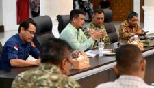 Gubernur Sumatera Utara (Sumut) Muhammad Bobby Afif Nasution membuka acara Sosialisasi Pencabutan Perizinan Berusaha Pemanfaatan Hutan (PBPH) di Aula Raja Inal Siregar, Kantor Gubernur Sumut, Jalan Diponegoro nomor 30. Medan, Kamis (16/4/2026).