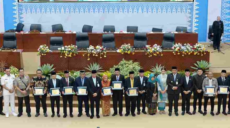 Gubernur Sumatera Utara (Sumut) Bobby Nasution dan Wakil Gubernur Sumut Surya menghadiri Rapat Paripurna Istimewa Hari Jadi ke-78 Provinsi Sumut di Gedung DPRD Sumut, Jalan Imam Bonjol, Medan, Rabu (15/4/2026).