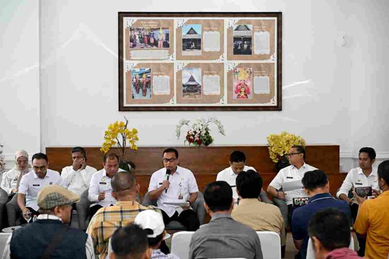 Pemerintah Provinsi Sumatera Utara (Sumut) melalui Kepala Badan Pendapatan Daerah (Bapenda) Sutan Tolang Lubis dan Kepala Badan Keuangan dan Aset Daerah (BKAD) Timur Tumanggor melakukan Konferensi Pers terkait upaya Pemprov Sumut dalam meningkatkan pendapatan daerah.