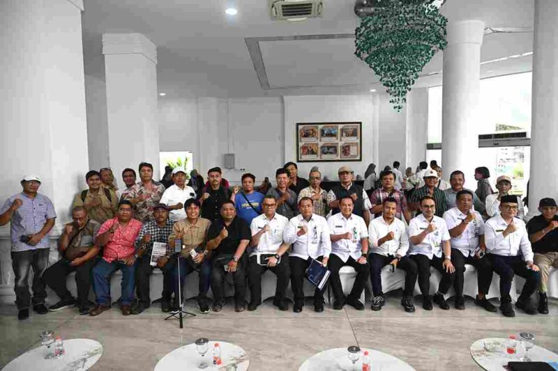 Pemerintah Provinsi Sumatera Utara (Sumut) melalui Kepala Badan Pendapatan Daerah (Bapenda) Sutan Tolang Lubis dan Kepala Badan Keuangan dan Aset Daerah (BKAD) Timur Tumanggor melakukan Konferensi Pers terkait upaya Pemprov Sumut dalam meningkatkan pendapatan daerah.  Kegiatan ini difasilitasi Dinas Kominfo Sumut berlangsung di Lobby Dekranasda Lantai 1 Kantor Gubernur Sumut Jalan Diponegoro 30 Kota Medan, Rabu (29/4/2026).