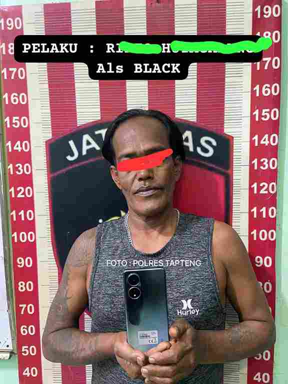 RH alias Black (47) terduga pelaku pencurian HP